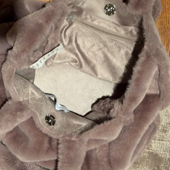 Rino and Pelle Faux Fur Shopper Tote - Picture 4 of 5